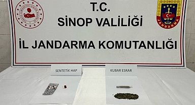 Sinop'ta şüpheli araçta uyuşturucu ele geçti: 2 gözaltı