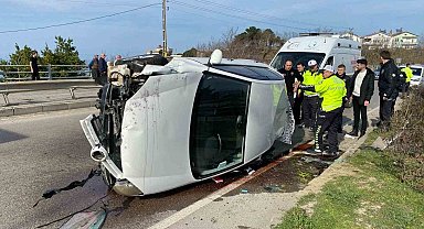 Sinop'ta virajı alamayan otomobil takla attı: 1 yaralı