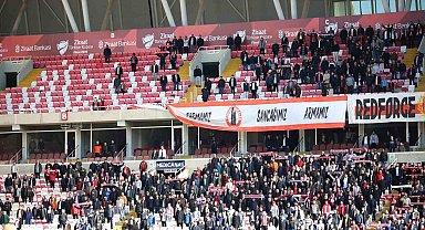 Sivassporlu taraftarlar Rizespor maçına ilgi göstermedi