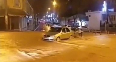 Siverek'te aşırı yağış hayatı felç etti