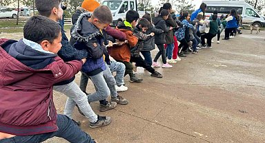 Siverek'te köy öğrencilerine hamburger ikram edildi, öğrenciler doyasıya eğlendi