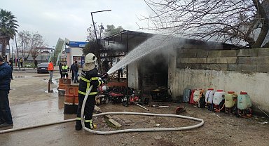 Sobaya yanlışlıkla dökülen benzin iş yerini küle çevirdi