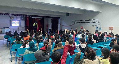 Sökeli öğrenciler trafik konusunda bilgilendirildi