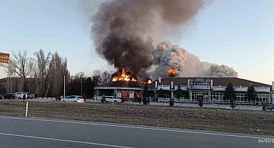 Sorgun'da dinlenme tesisi alev alev yandı