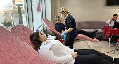Sultanbeyli'de hastane çalışanları kan bağışında bulundu