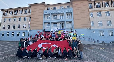 Sultanbeyli'de ortaokul öğrencileri Filistin için yürüdü
