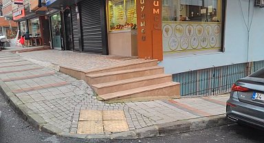 Sultangazi'de kuyumcuyu soymaya çalışan acemi çifti komşu esnaf engelledi: O anlar kamerada