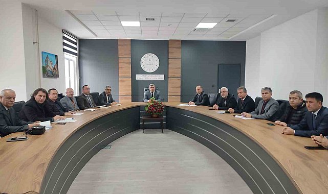 Sünnetci, spor salonu olan okul müdürleri ile görüştü