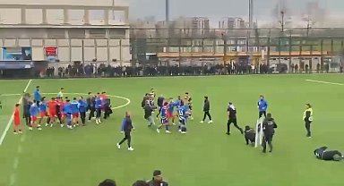 Süper Amatör Küme'ye yükselme maçında saha boks ringine döndü