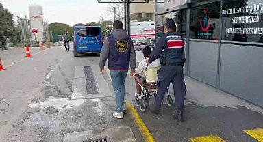 Süper kahramanlığa özenen uyuşturucu taciri, 5. kattan çarşafla inmeye çalışırken düşüp ayağını kırdı