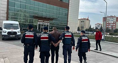 Şüpheli araçta 8 kaçak yakalandı, organizatör gözaltında