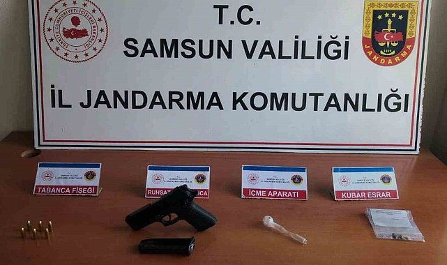 Şüpheli araçta uyuşturucu ve ruhsatsız silah ele geçirildi