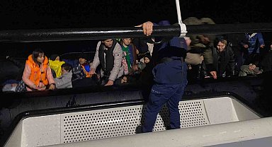 Sürüklenen göçmenlerin yardımına Sahil Güvenlik koştu