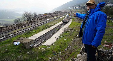 Tahrip olan tren istasyonu depremden 1 yıl sonra tekrar görüntülendi
