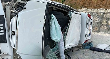 Takla atan otomobilden sağ kurtuldular