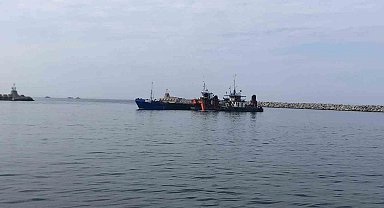 Tarak gemisi limandaki temizlik çalışmalarını sürdürdü
