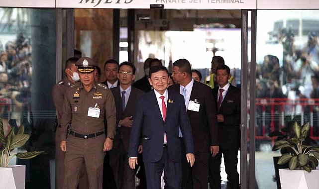 Tayland'ın eski Başbakanı Thaksin'e şartlı tahliye kararı