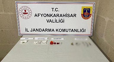 Ters yönden kaçmak isteyen zehir taciri jandarma tarafından yakalandı