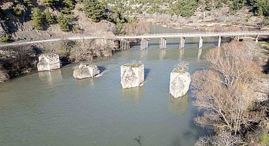 Tokat ile Amasya'yı birbirine bağlayan tarihi köprüden geriye sadece ayakları kaldı