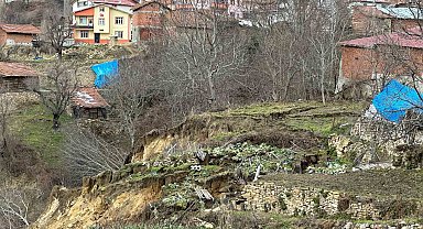 Tokat'ta bir köyde heyelan nedeniyle 39 hane boşaltıldı