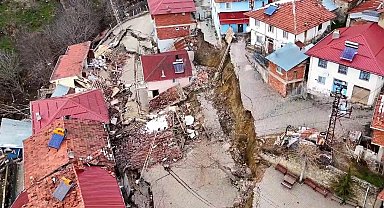 Tokat'ta heyelan felaketinin vurduğu Günebakan köyü dronla havadan görüntülendi