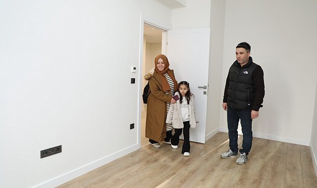 Tokatköy TOKİ'de örnek daireleri gezen Başkan Murat Aydın: "Kentsel dönüşüm seçimden sonra daha da hız kazanacak"