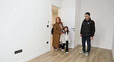 Tokatköy TOKİ'de örnek daireleri gezen Başkan Murat Aydın: "Kentsel dönüşüm seçimden sonra daha da hız kazanacak"