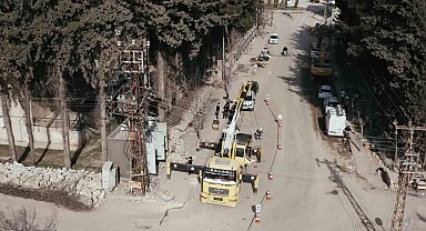 Toroslar EDAŞ deprem bölgesindeki elektrik dağıtım çalışmalarını sürdürüyor