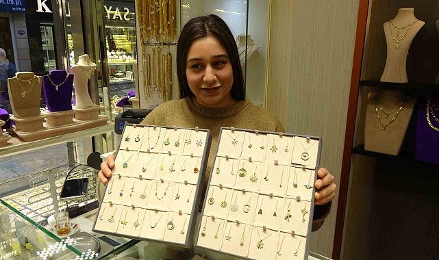 Trabzonlu kuyumcular sevgilisine 14 Şubat'ta takı alacak babayiğitleri bekliyor