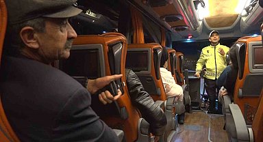 Trafik polisi 'ölenlerin parçalarını topluyoruz' diye uyardı, otobüsteki yolcuların tamamını emniyet kemeri bağladı