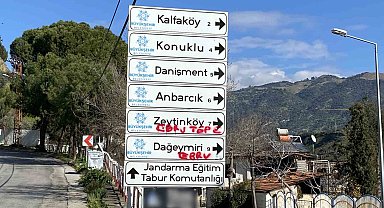 Trafik ve yönlendirme levhaları aşıkların karalama tahtası oldu