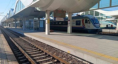 Tren bileti bulmak neredeyse imkânsız hale geldi, sefer sayıları yetmiyor