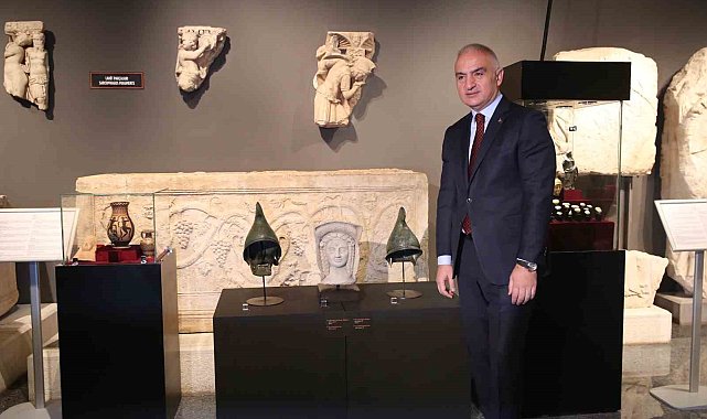 Türkiye'den geçmiş yıllarda ABD'ye kaçırılan 41 tarihi eser, Kültür ve Turizm Bakanlığının girişimiyle yurda getirildi