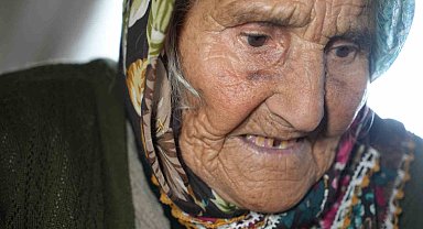 Türkiye'nin en yaşlı insanı 117 yaşındaki Arzu ninenin tek isteği: "Evime mutfak yapılsın, çay pişireceğim"