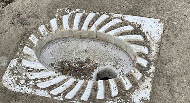 Tuvalet yıkıldı, taşı kaldı