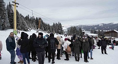 Uludağ'da geç gelen kar yüzleri güldürdü