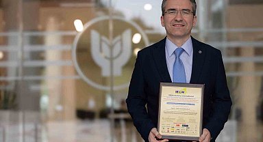 Uluslararası topluluktan "En Seçkin Profesör" ödülü