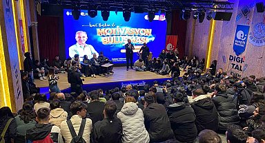 Ümraniye Belediye Başkanı İsmet Yıldırım gençlerin sorularını yanıtladı