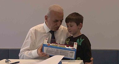 Ümraniye'de Başkan İsmet Yıldırım vatandaşlara çorba ikramında bulundu