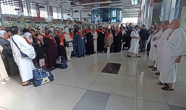 Umreciler Koca Seyit Havalimanı'ndan uğurlandı