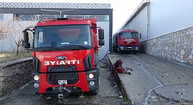 Uşak'ta tekstil fabrikasında çıkan yangın söndürüldü