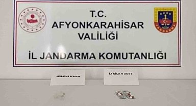 Uşak'tan Afyonkarahisar'a uyuşturucu getiren zehir tacirleri yakalandı