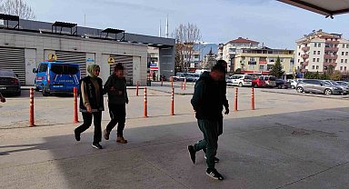 Uyuşturucu taciri sevgililer 1 kilo metanfetaminle yakalandı