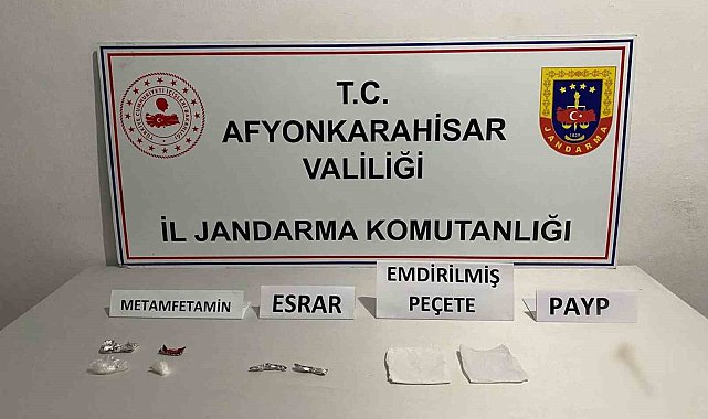 Uyuşturucu ticareti yaptığı iddia edilen 2 şahsı jandarma yakaladı