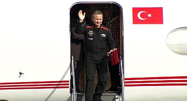 Uzay görevinden dönen ilk Türk Astronot Alper Gezeravcı Ankara'ya iniş yaptı.