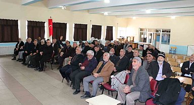 Üzümlü'de çiftçilere üzüm bağlarında görülen hastalık ve zararlılarla ilgili eğitim verildi