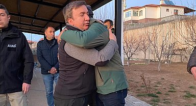 Vali Aydoğdu, kayıp madencilerin ailelerini yalnız bırakmıyor