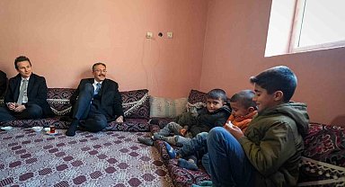 Vali Çelik, köylerdeki vatandaşların evine konuk oldu