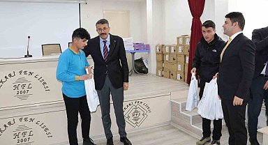 Vali Çelik: "Önceliklerimizin en başına eğitimi alıyoruz"