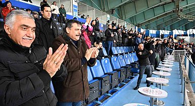 Vali Çiftçi'den Erzurumspor'a tribün desteği
